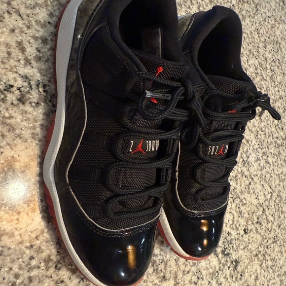 Jordan 11 Retro Low
Bred (PS) (2025) - Picture 1 of 6